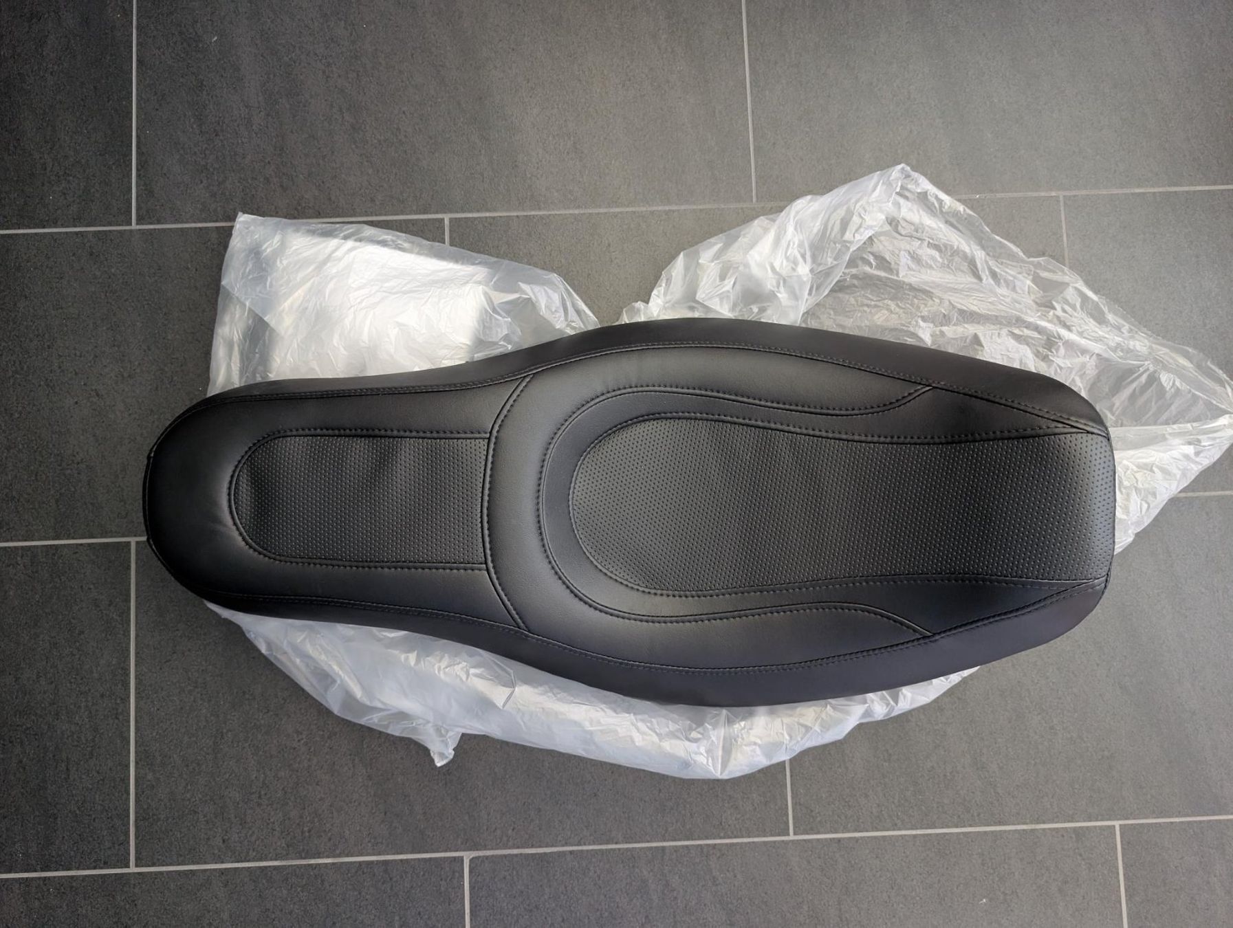 Harley-Davidson Tutti i ricambio per moto: Original Harley Davidson Low Profile Ledersitz 12 – Nuovo e nell'imballaggio originale da Aarau venduto da Lennz_17 1