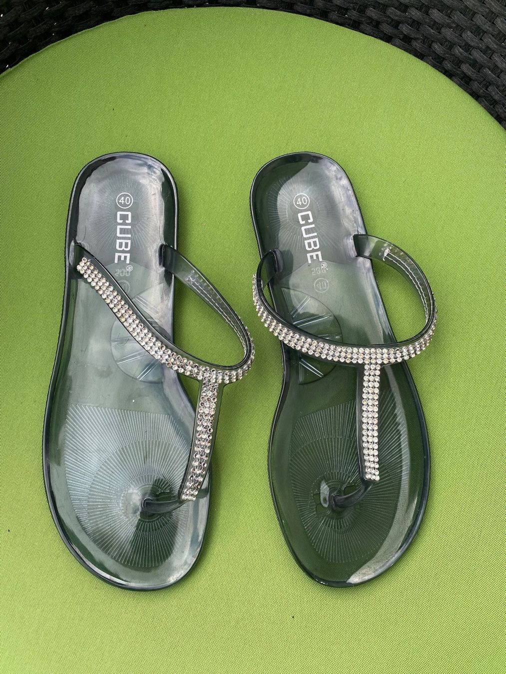 Cube Damenschuhe: SUMMERTIME - stylische Flip-Flops mit Décor, rauchblau, 40 – Gebraucht aus Winkel von ferrari2022