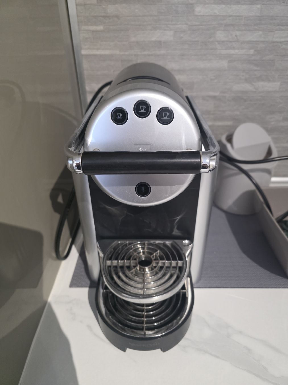 Nespresso Machines à café & Machines à expresso: Machine professionnel Nespresso Zenius ZN100 Pro – D'occasion à Genève par ErikaGE 2