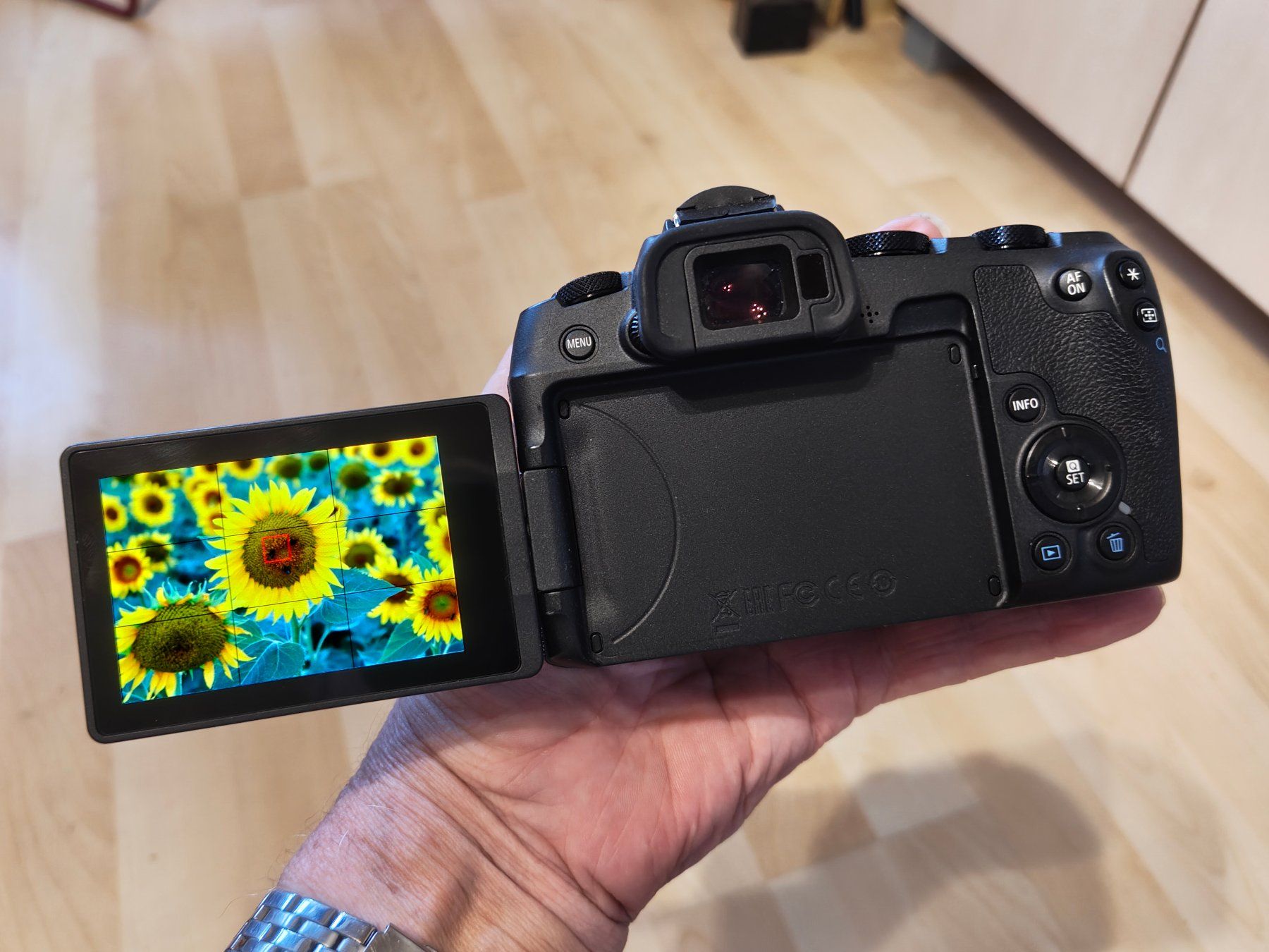 Canon Kamera: EOS RP Gehäuse. – Gebraucht aus Hägendorf von Flashman 5
