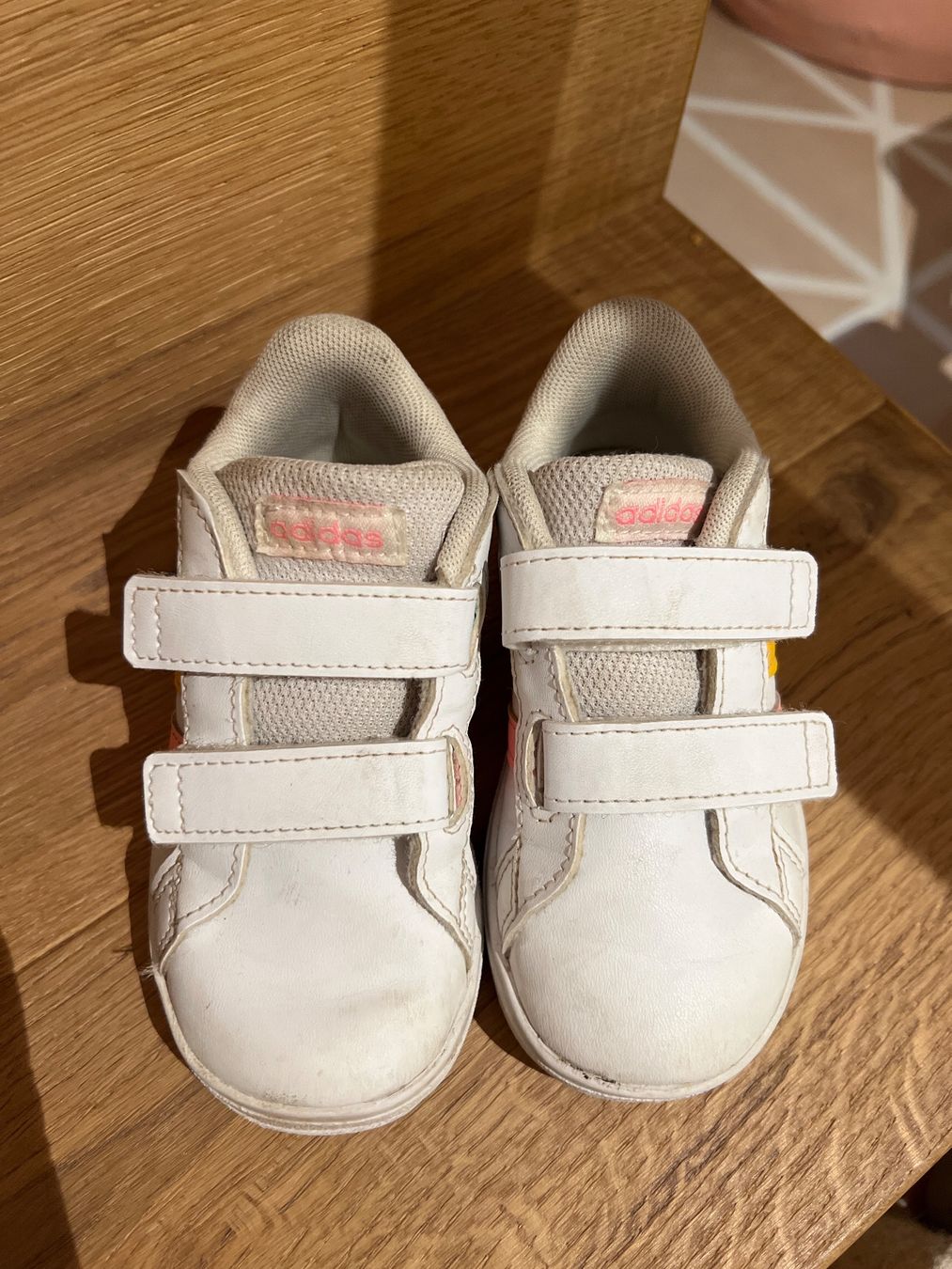 Adidas Scarpe per ragazzi: adidas Sneakers Gr. 23 – Usato da Rothenburg venduto da me81