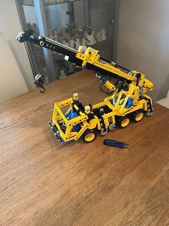 Lego Kit di costruzioni: 8460 Pneumatic Crane Truck – Usato da Olten venduto da Einwegparadies 2