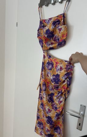 Trendyol Sommerkleid mit Blumenmuster, Grösse 36!