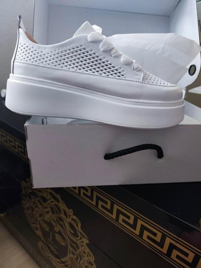 Scarpe da donna: Baskets  – Nuovo (secondo la descrizione) da Bassecourt venduto da dar_c72c 1