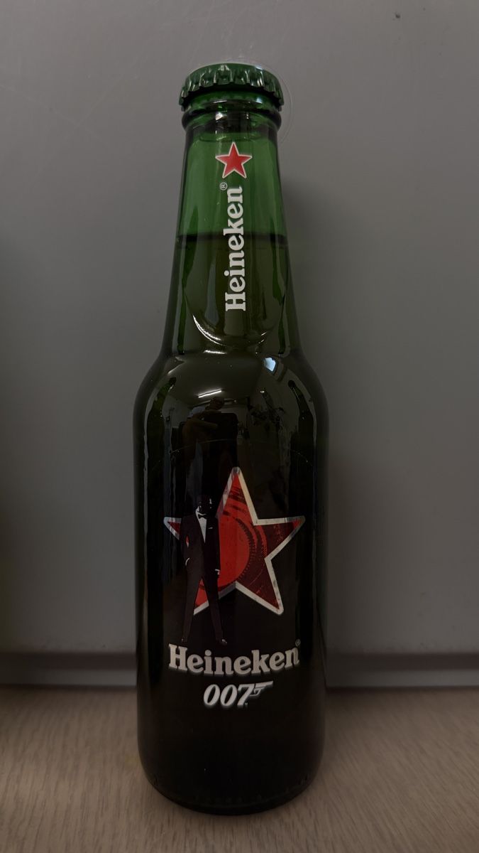 Heineken Bicchieri, Caraffe & Bottiglie: Heineken James Bond Bier – Nuovo e nell'imballaggio originale da Klingnau venduto da gerwerswiss