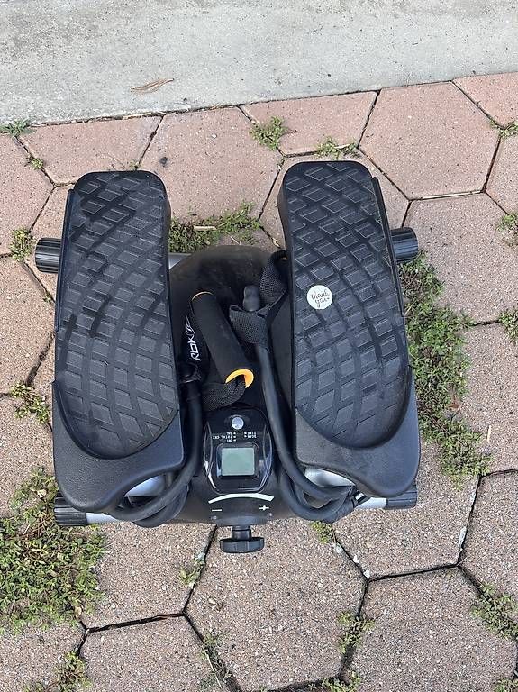 Hometrainer: Stepper – Gebraucht aus Hünenberg von val_zs9z