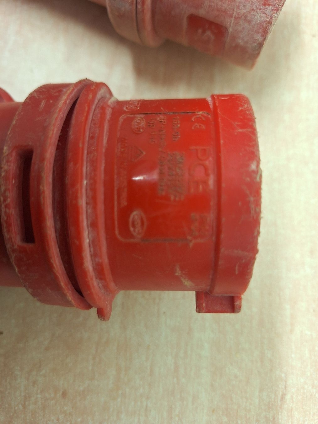 Componenti elettronici: Euro Stecker PCE IP44 220/380V 16A   4 STK – Usato da Uhwiesen venduto da Marthalen02 3