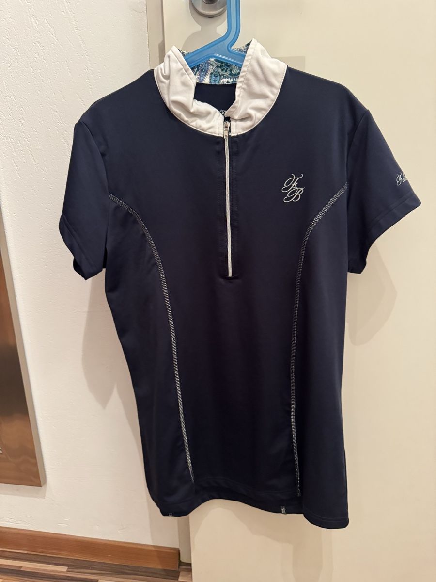 Felix Bühler T-shirt: Felix Bühler Turnier Reitshirt, dunkelblau, Grösse S – Usato da Werdenberg venduto da Tasai10
