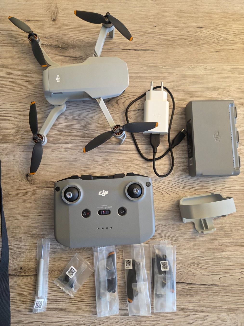 DJI Modellismo RC: DJI Mini 2 Fly More Combo – Usato da Hochdorf venduto da reama1