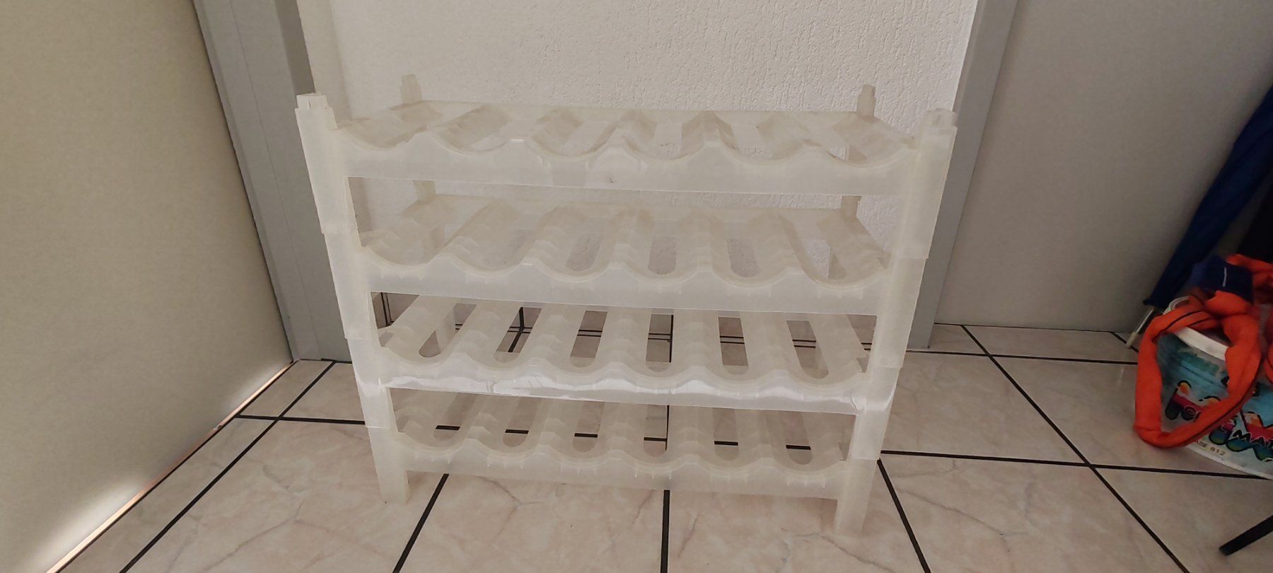 Portabottiglie: Porte bouteilles en plastique – Usato da Delémont venduto da fagemina