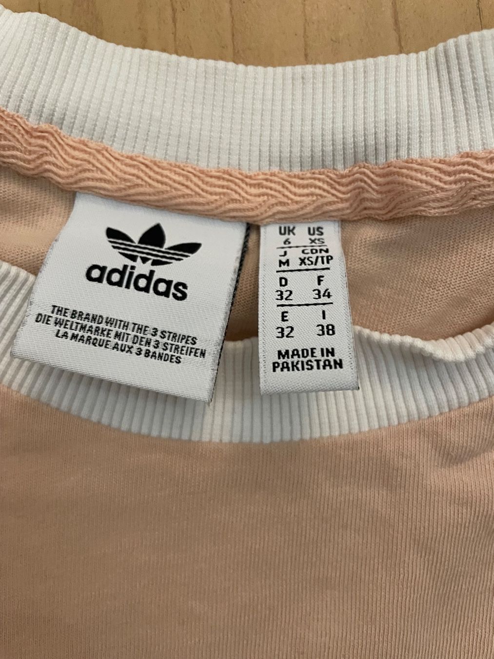 Adidas T-shirt: Tshirt Adidas – Usato da Churwalden venduto da kim_ml2k 1