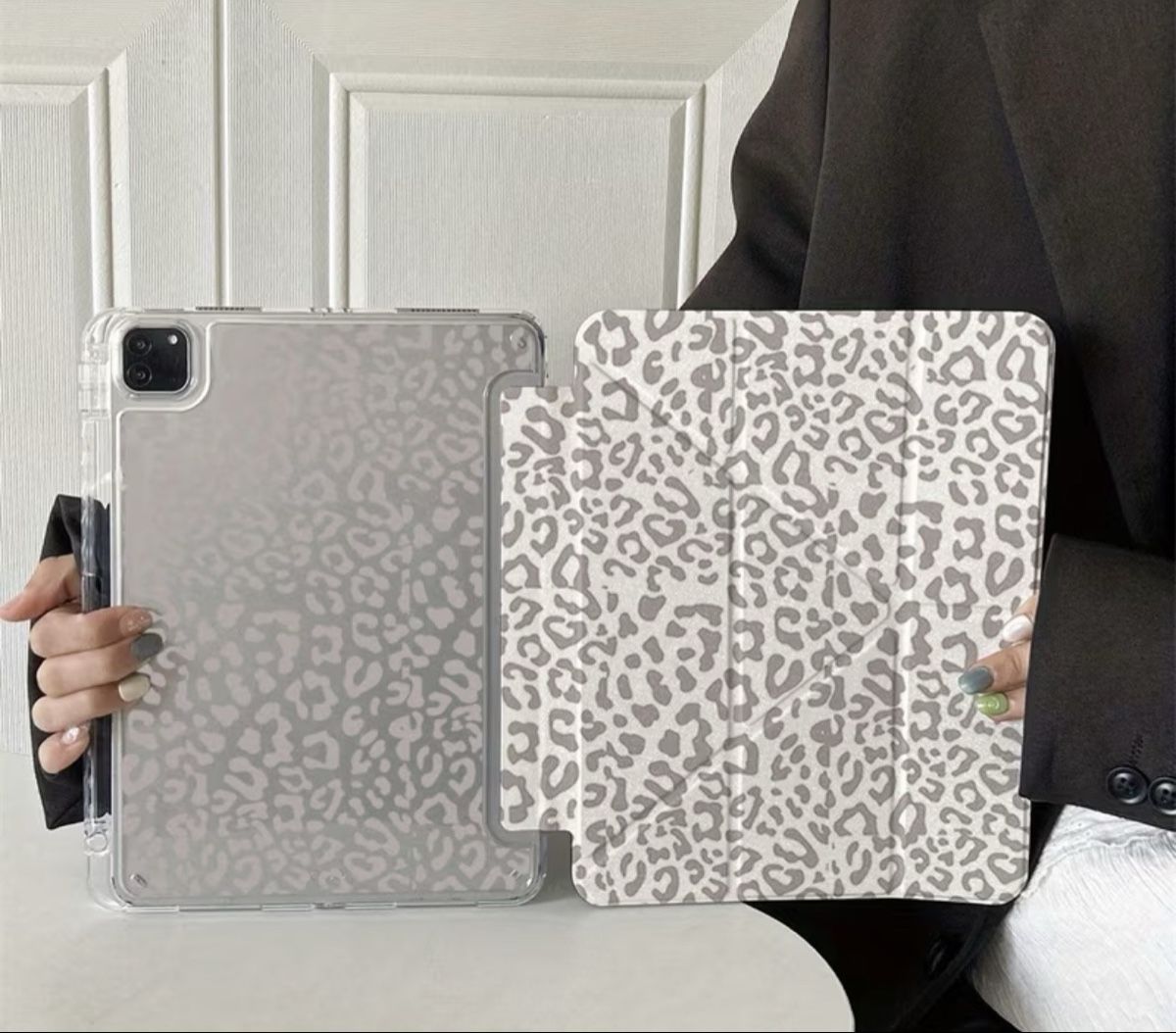 Apple Covers & Borse: iPad Hülle/Case mit Leopardenmuster, neuwertig! – Nuovo e nell'imballaggio originale da Biel/Bienne venduto da jac_pw5y
