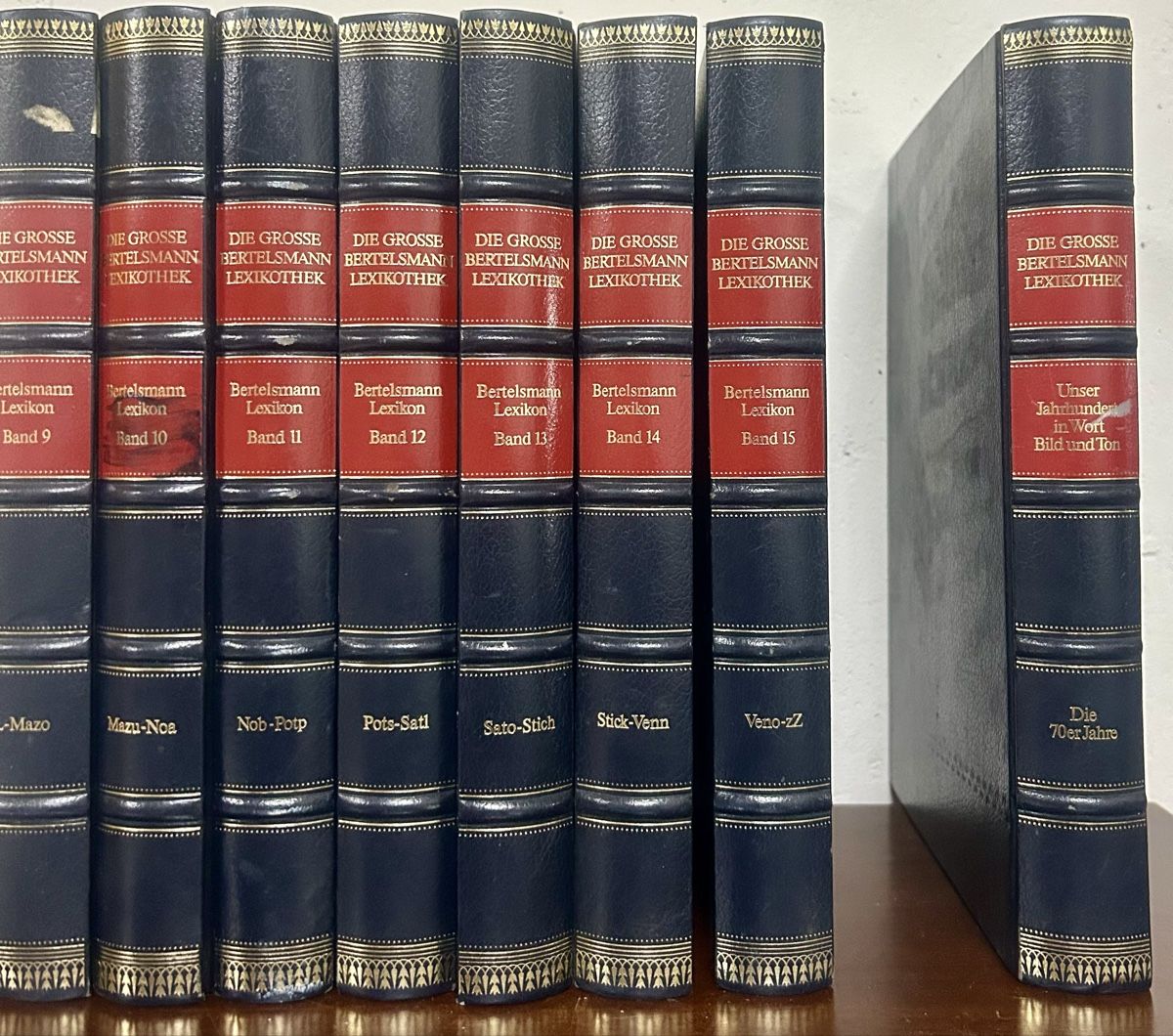 Libri: [ANTIK]: Grosse Bertelsmann Lexikothek - 15 Bände + Extra – Usato da Arni AG venduto da CreaFlex