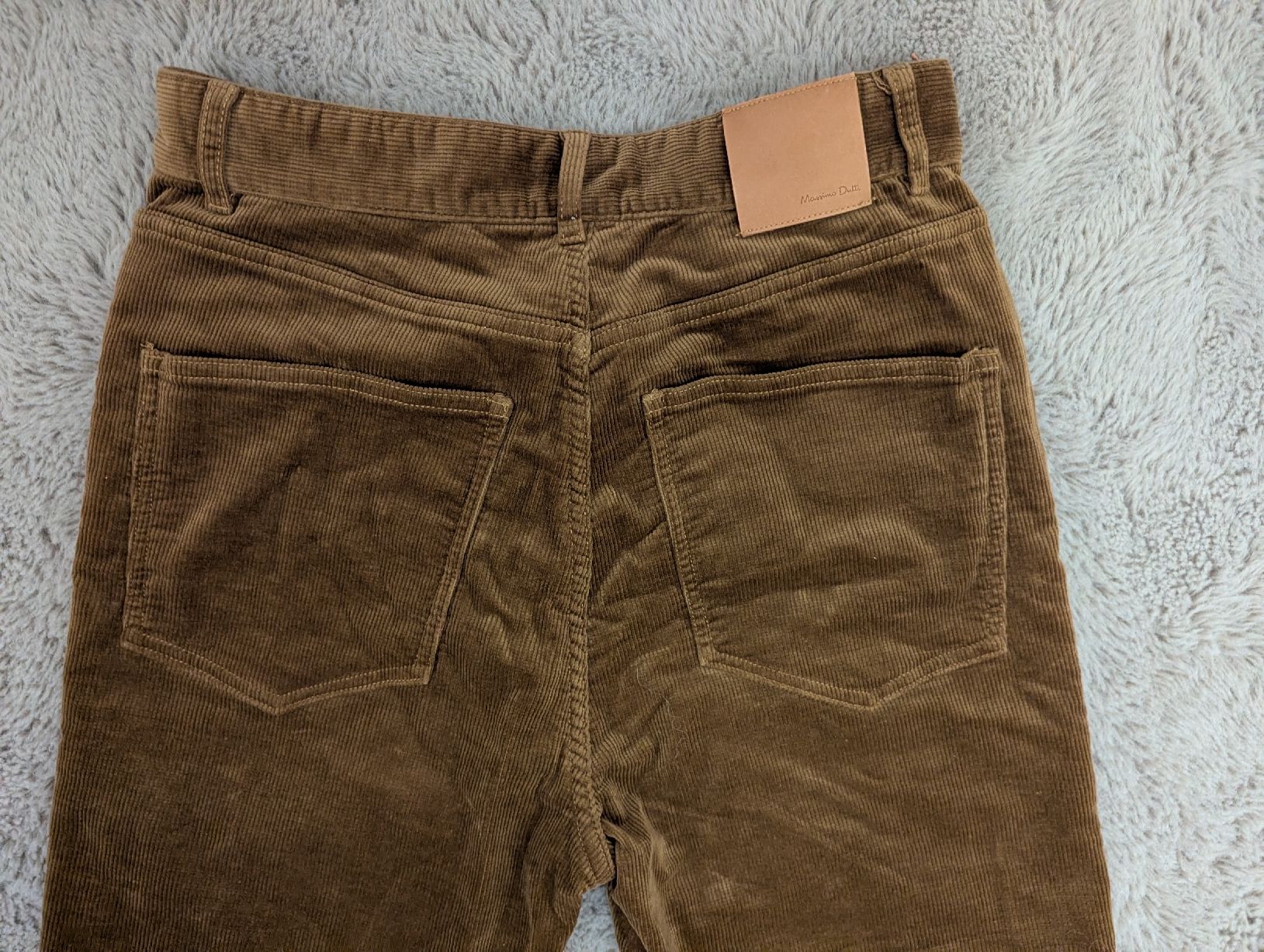 Massimo Dutti Pantaloni: pantalon velours Massimo Dutti 36 – Nuovo (secondo la descrizione) da Montreux venduto da dem_gyt9 5