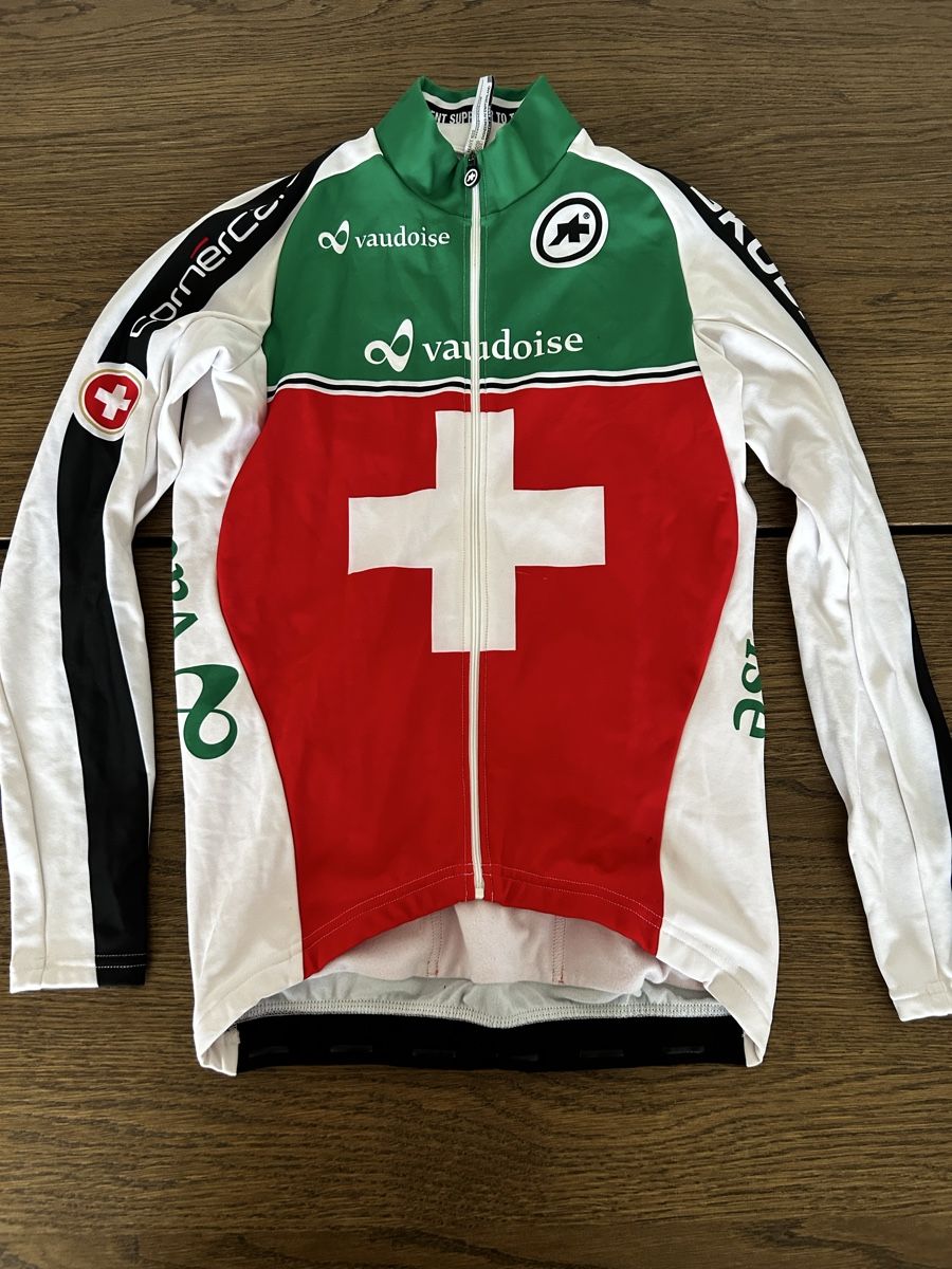 Assos Canottiere & Pantaloni: Nationalmannschaftstrikot Assos Langarm – Usato da Basel venduto da laurin_bachmann