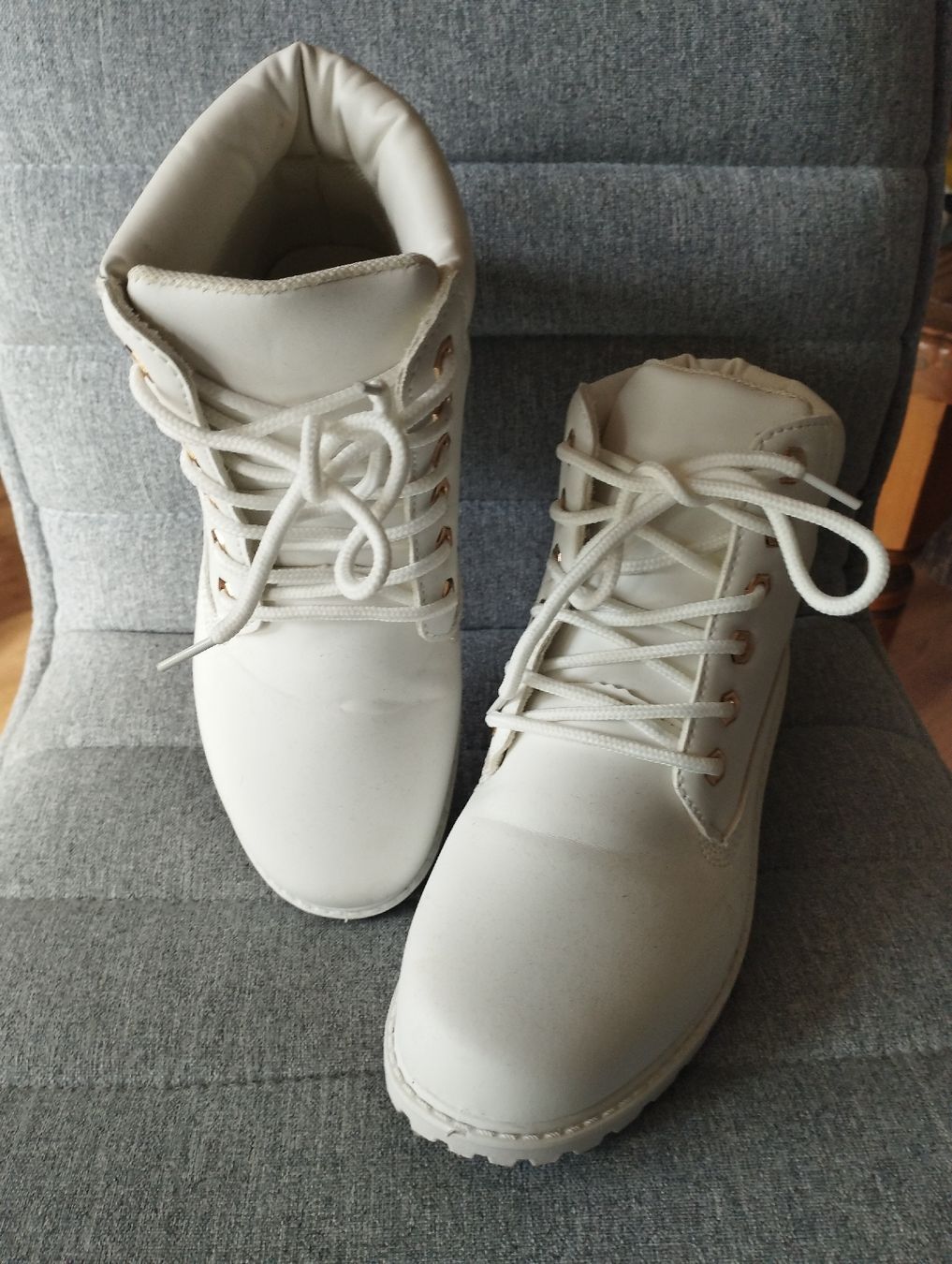 Scarpe da donna: Weisse Damen Winterstiefel Gr. 36 – Usato da Hallwil venduto da cao_x7wb 2