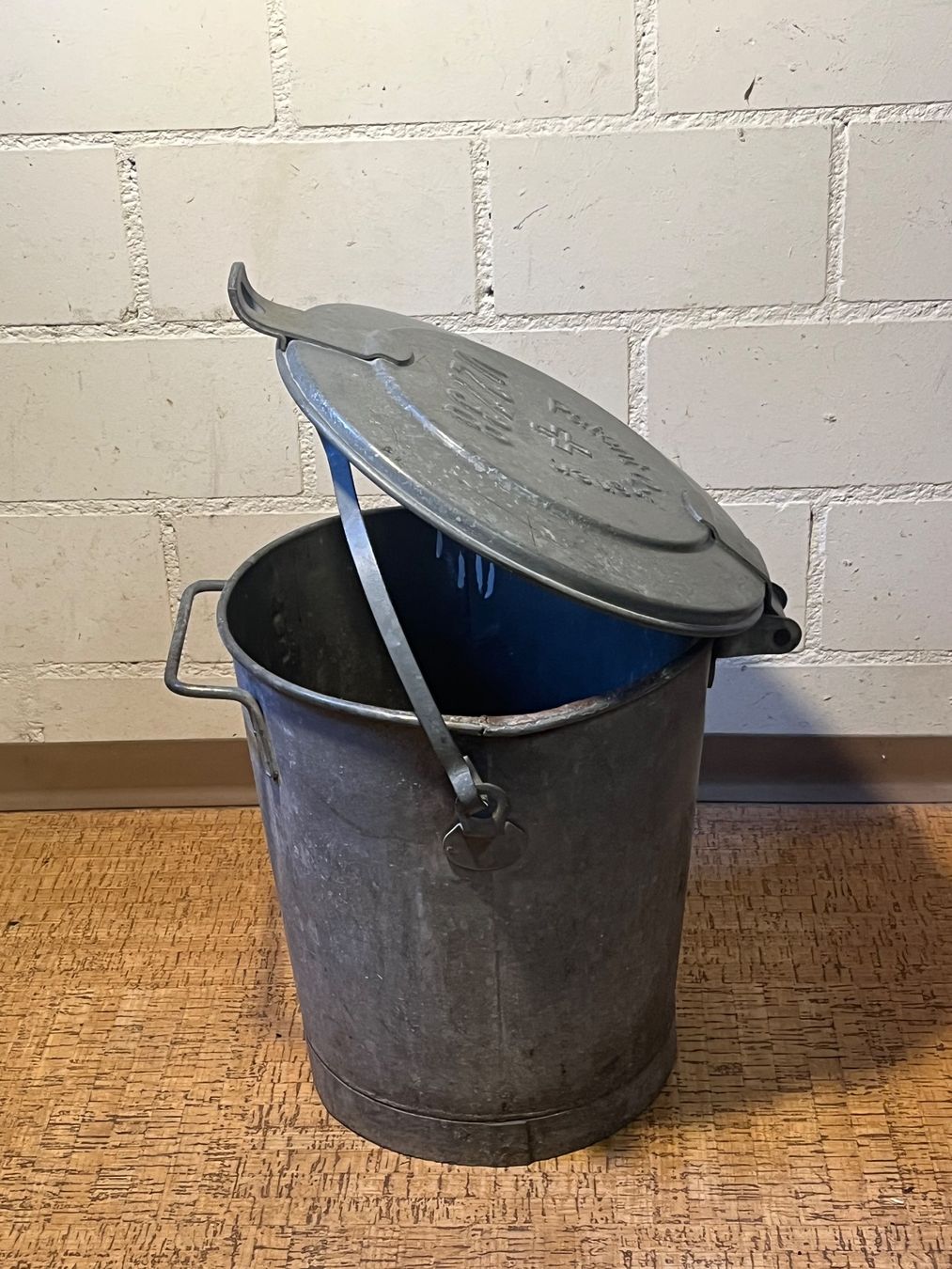 Ochsner Poubelles: Patent Ochsner Abfallkübel – D'occasion à Zürich par Lager_Zeughaus