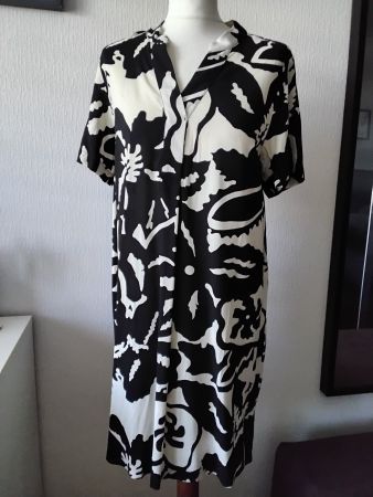 Robe d'été H&M, taille XS, motif floral noir et blanc!