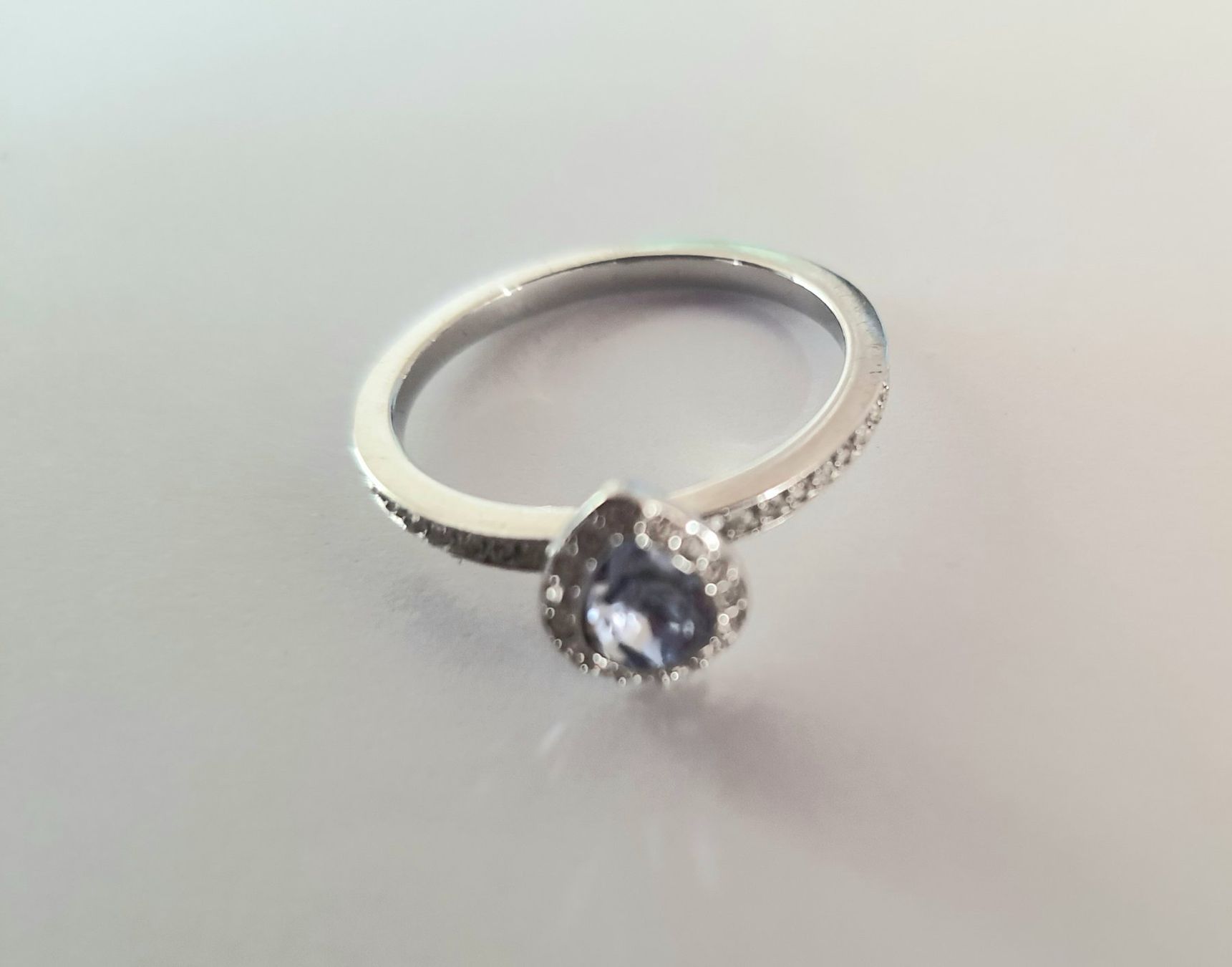 Swarovski Anelli: Swarovski Pear / Tear Drop Ring Violett NEU – Nuovo (secondo la descrizione) da Zollikerberg venduto da Sell-Buy-it 1