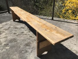 Vintage klappbänke aus Massivholz.