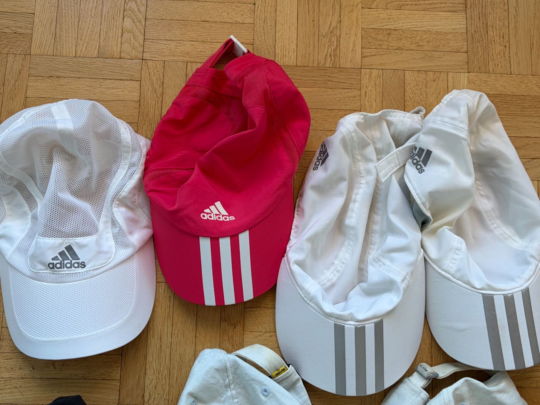Altro in  Abbigliamento & Accessori: Caps – Adidas & Levi's – Usato da Boll venduto da NRie 1