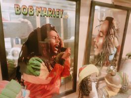 Bob Marley  Tableaux + Figurines + cendriers..
