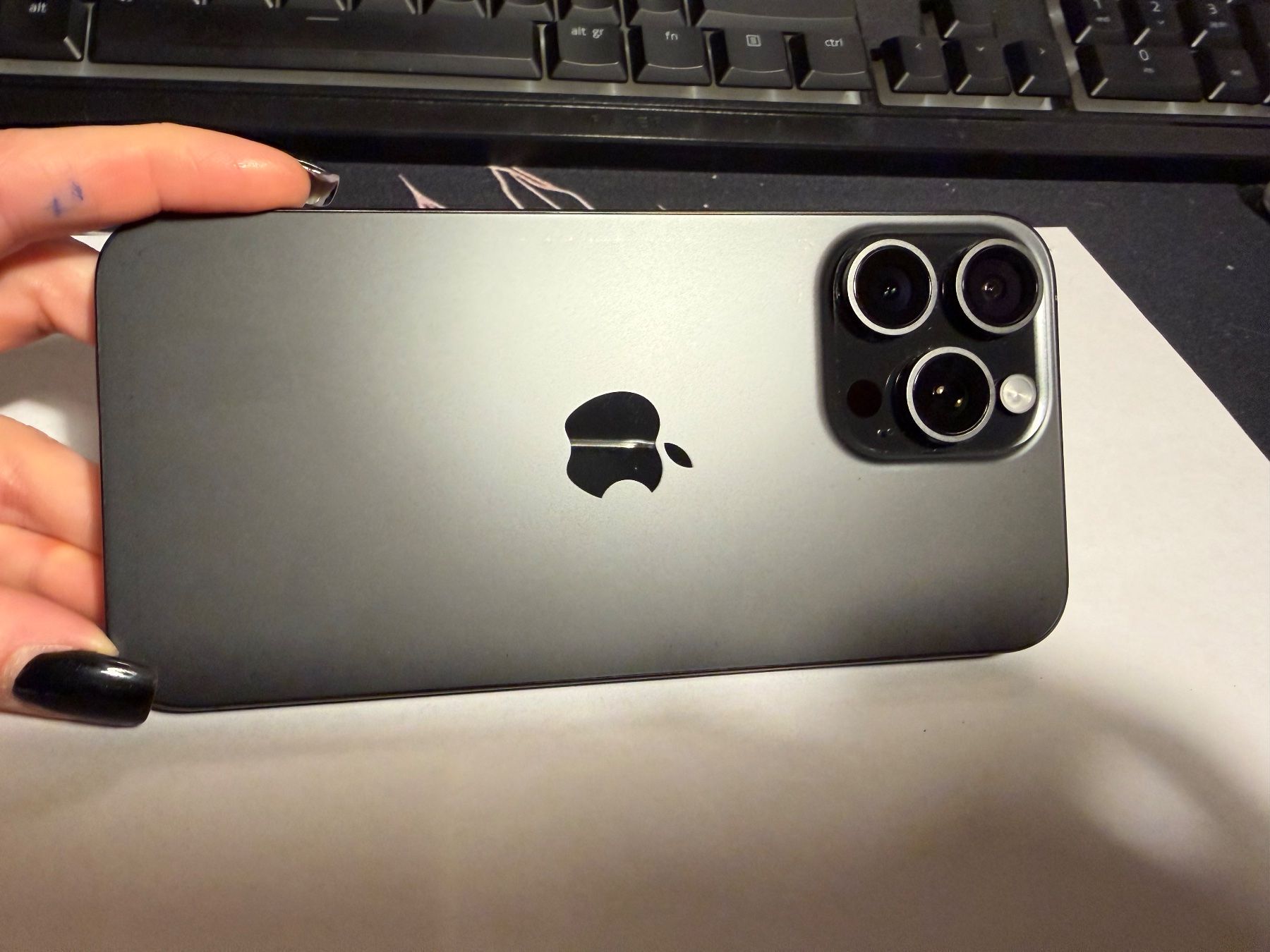 Apple Handys / Smartphones: Iphone 15 pro max – Gebraucht aus Vuarrens von axelle. 1
