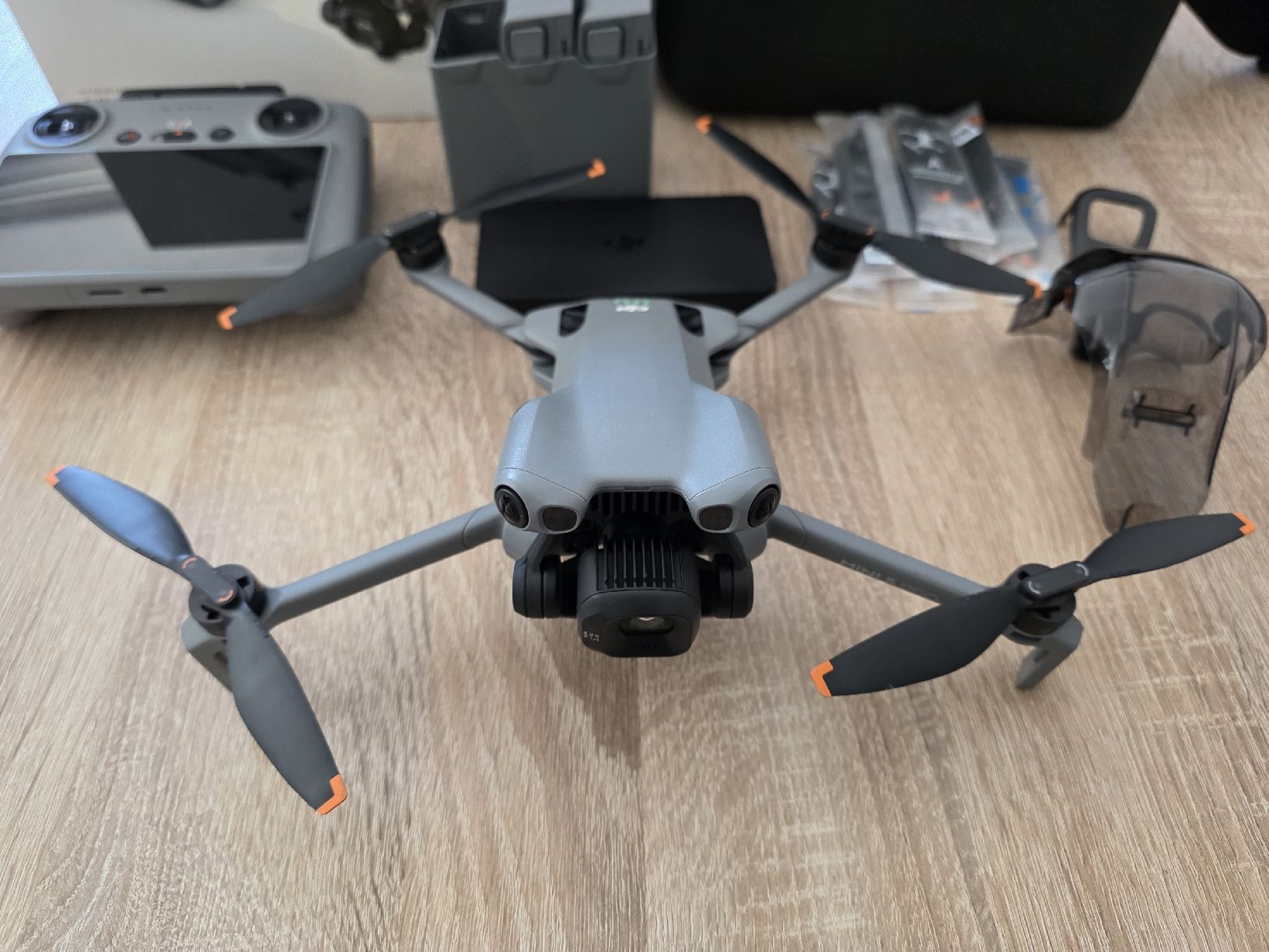 DJI RC Modellbau: DJI Mini 5 Pro - Fly More Combo – Neu (gemäss Beschreibung) aus Birmensdorf ZH von Remubi 3