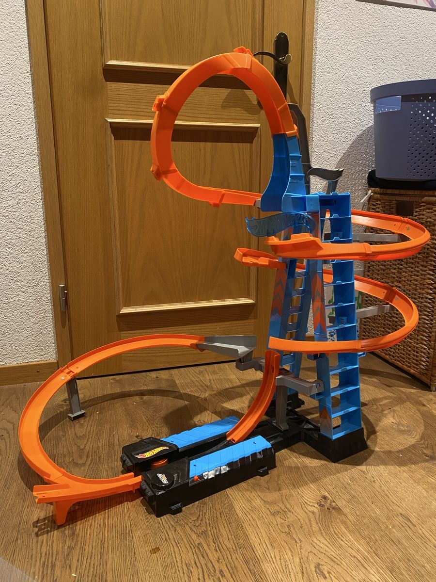 Hot Wheels Giocattoli: Hot Wheels Bahn Crash Tower – Usato da Wengen venduto da Danielchen84