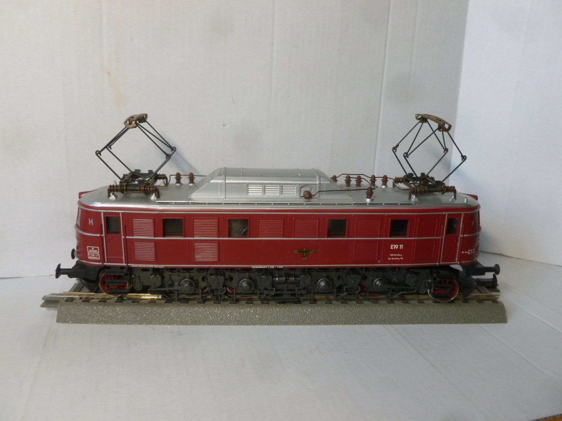 Rivarossi Modellini di ferrovie: Rivarossi E19 mit Reichsadler – Usato da Bubikon venduto da Br103er 5