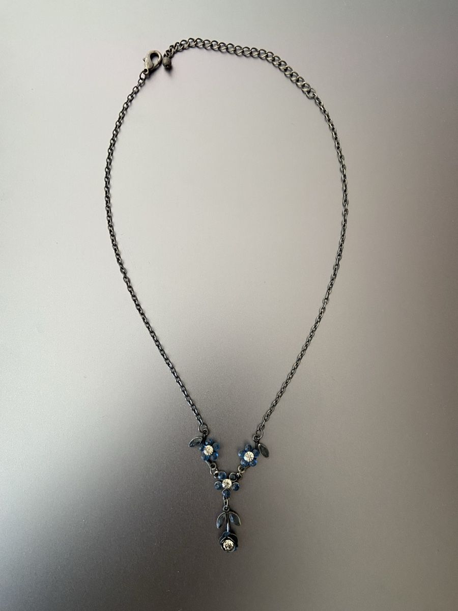 Catenine: Halskette mit blauen Blumen – Usato da Schwarzenburg venduto da Aha016