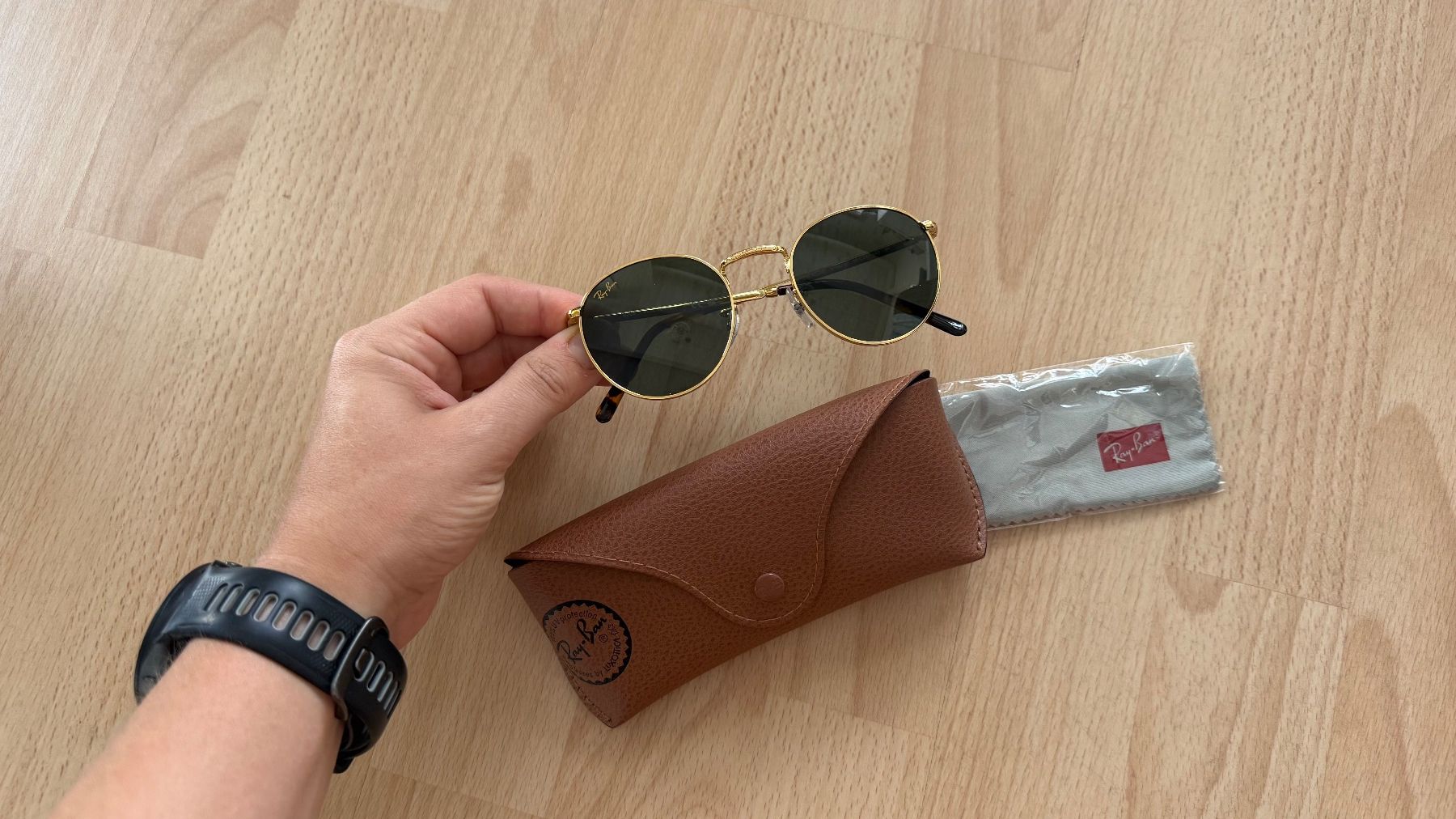 Ray-Ban Occhiali & Lenti: Ray-Ban Sonnenbrille mit Etui – Nuovo (secondo la descrizione) da Bottighofen venduto da simoonachiara