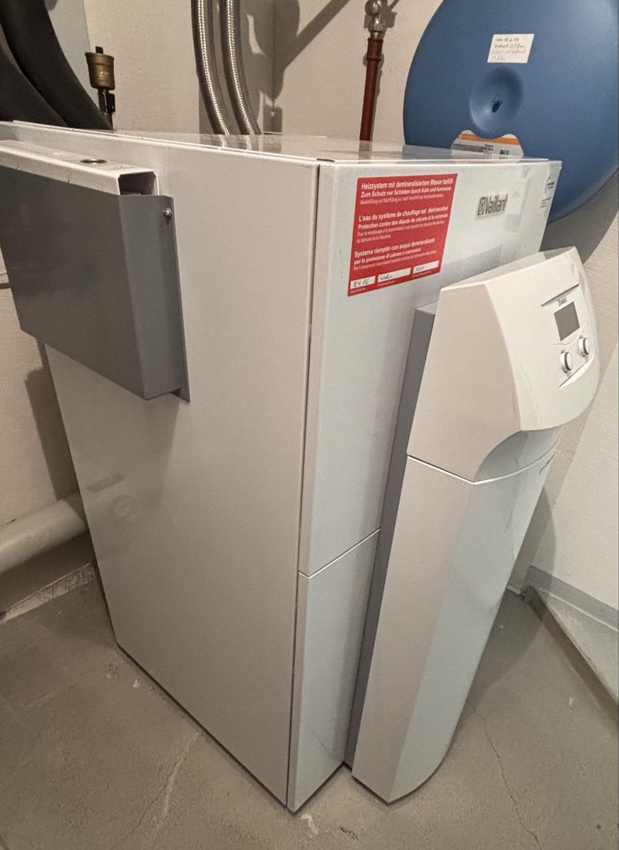 Radiatori: Vaillant Geotherm Wärmepumpe – Usato da Jona venduto da Sayaa 2