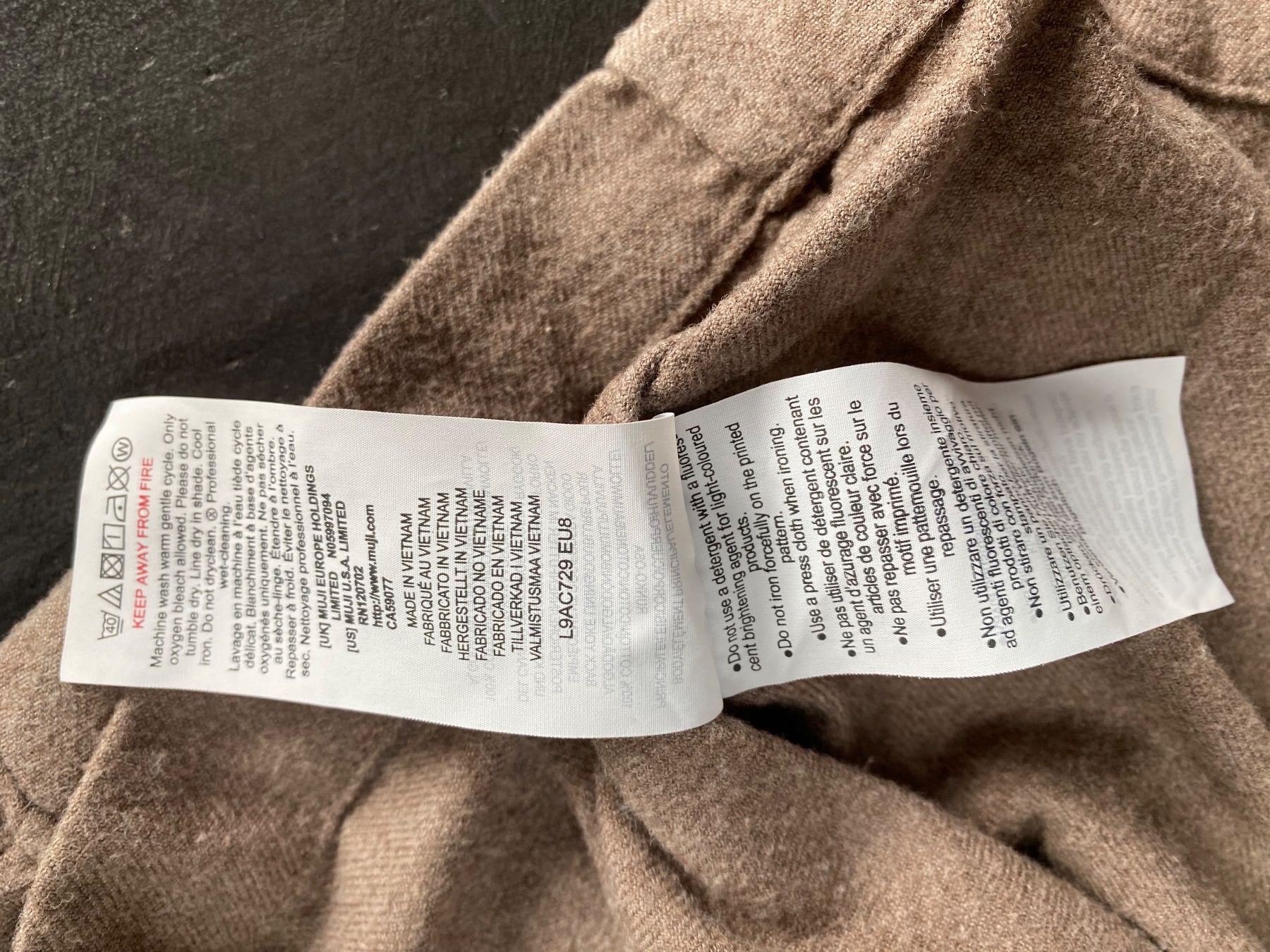 Muji Camicette: Bluse Muji braun mit Knöpfen – Usato da Chur venduto da simhofstr 5