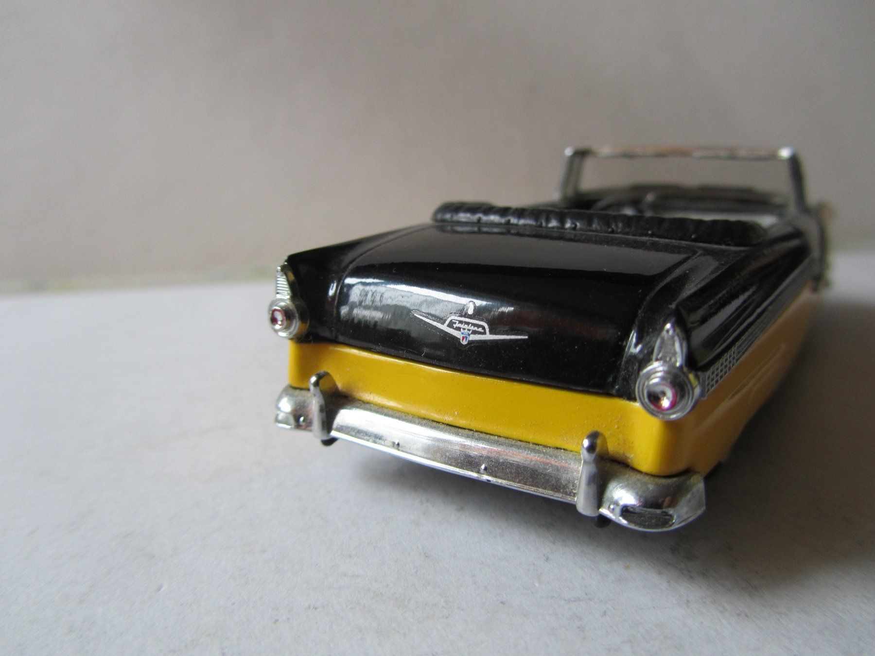 Ford Modellini d'auto: Ford Fairlane von Vitesse resp. Quartzo – Usato da Weiningen ZH venduto da dietsch57 4