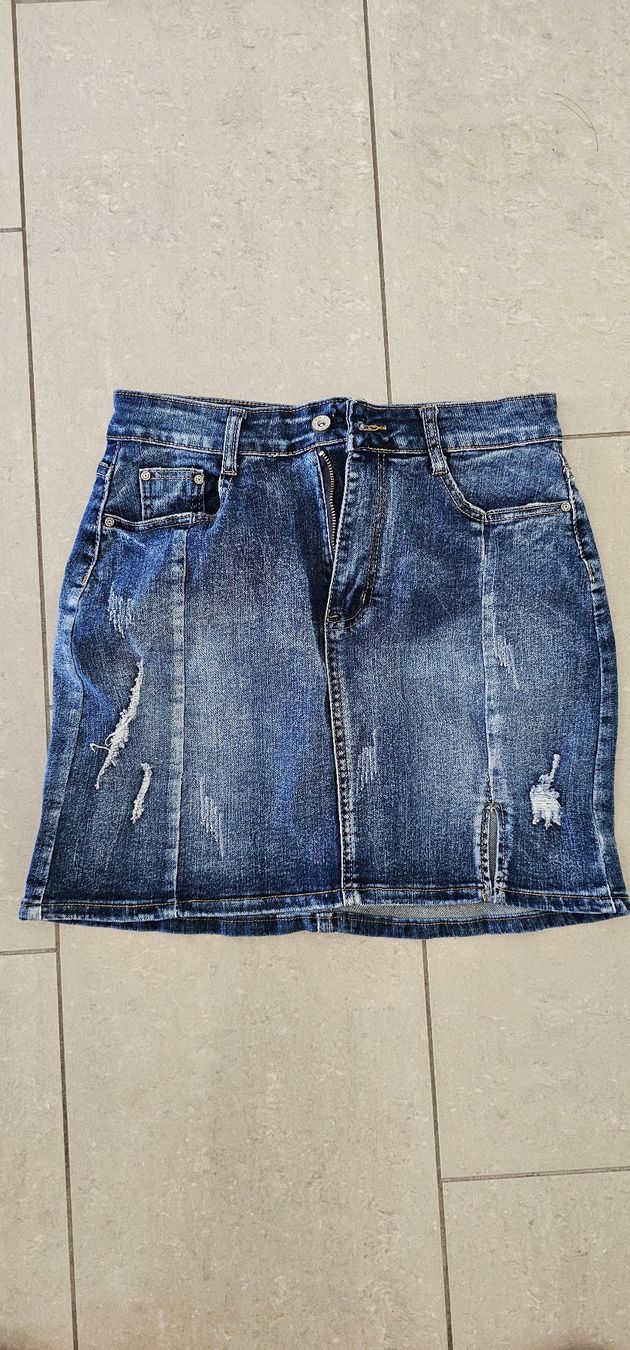 Gonne: Gonna jeans blu nuova – Nuovo (secondo la descrizione) da Gordola venduto da Alfacigno