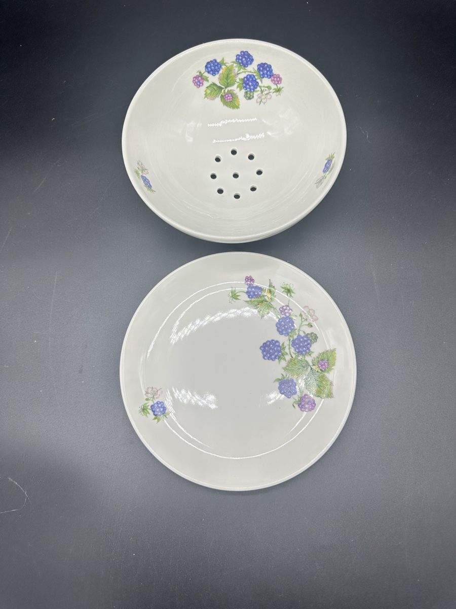 Schalen: Ditmar-Urbach Colander Set, Ceramic, 1930s, Blackberry 52 – Gebraucht aus Villmergen von JacRon 1