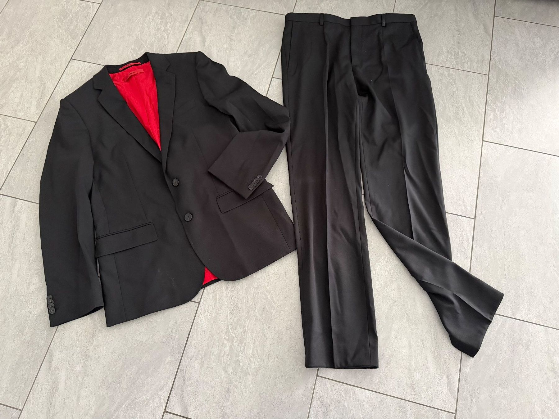 Hugo Boss Costumes: Anzug - Grösse 48 - Hugo Boss – D'occasion à Bülach par Loredana13