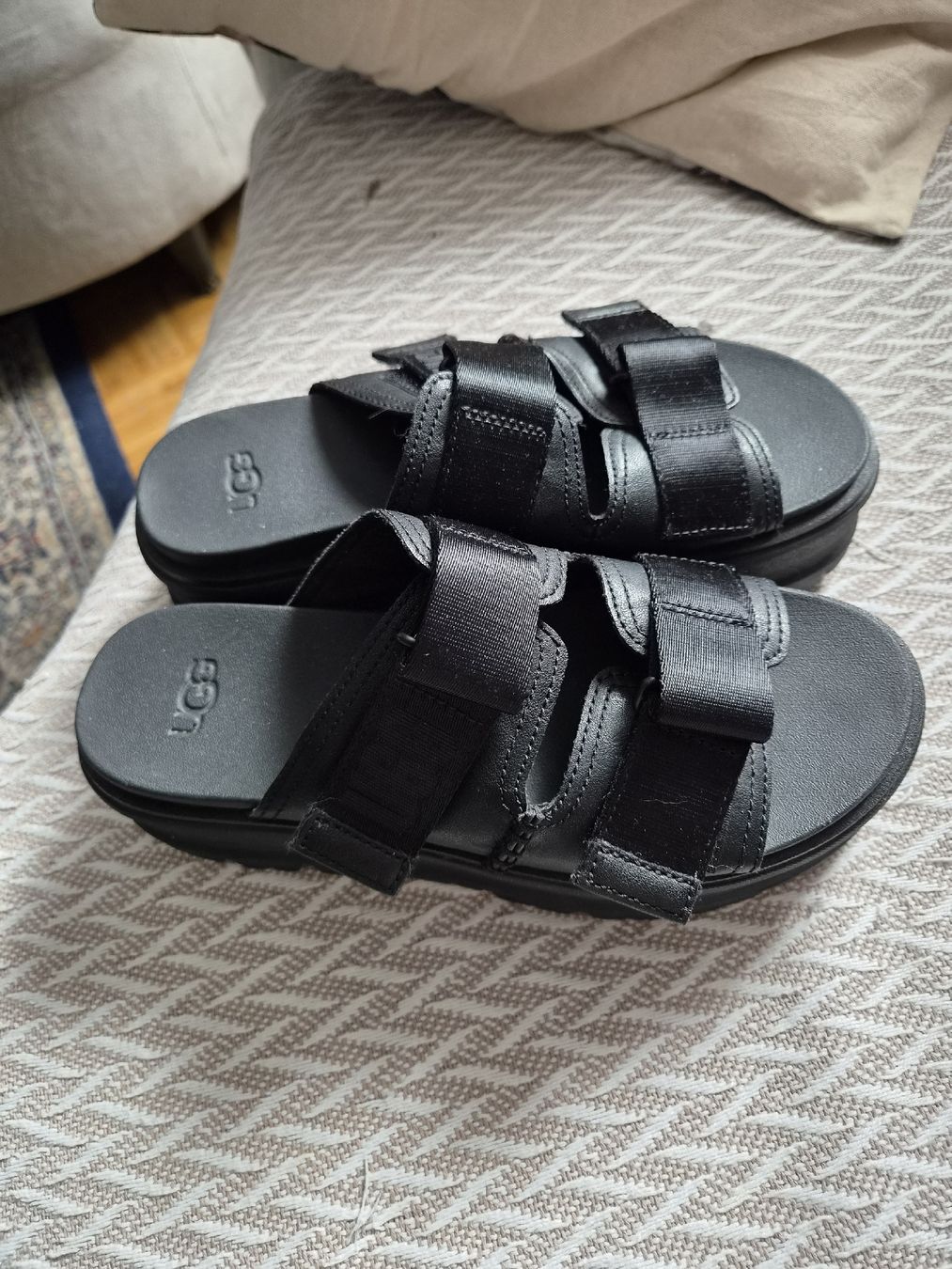 Ugg Scarpe da donna: UGG Sandale Gr. 38 – Usato da Frenkendorf venduto da Moon111