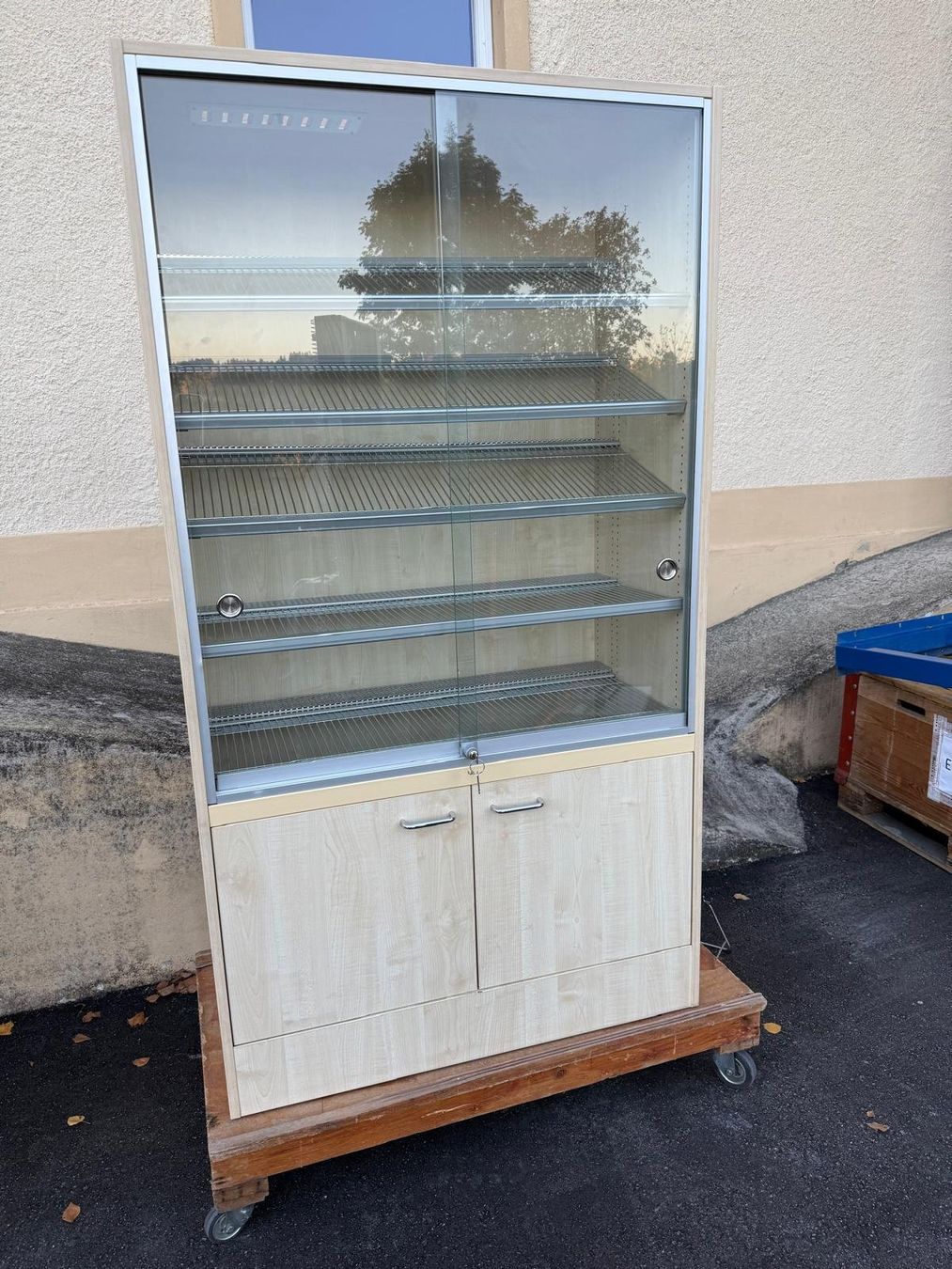 Armadi: Armoire vitrée 180x100x50 cm – Usato da La Chaux-de-Fonds venduto da Bretelle