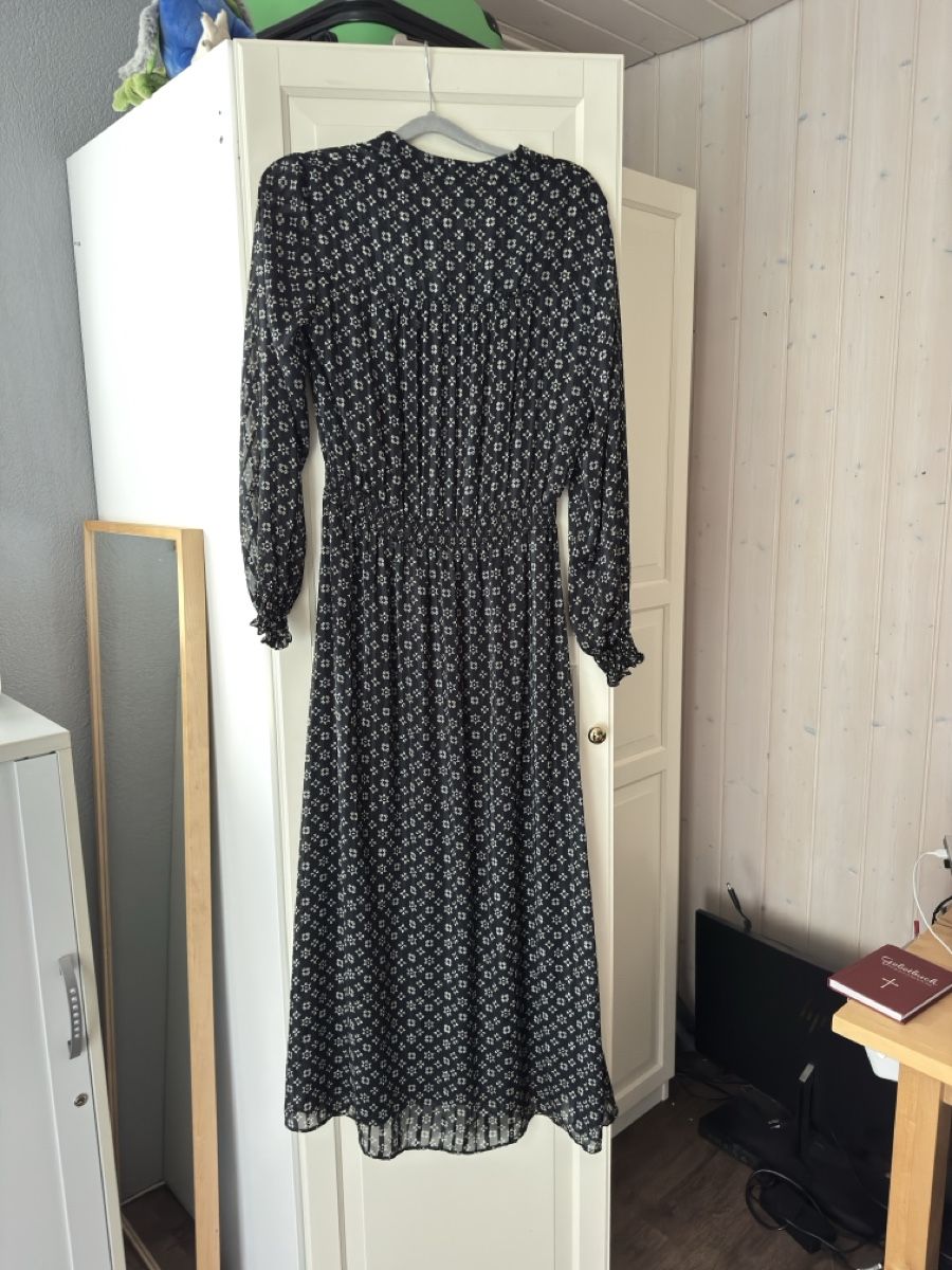 Kleider: Festliches Kleid – Neu (gemäss Beschreibung) aus Muotathal von mar_9j7g 2