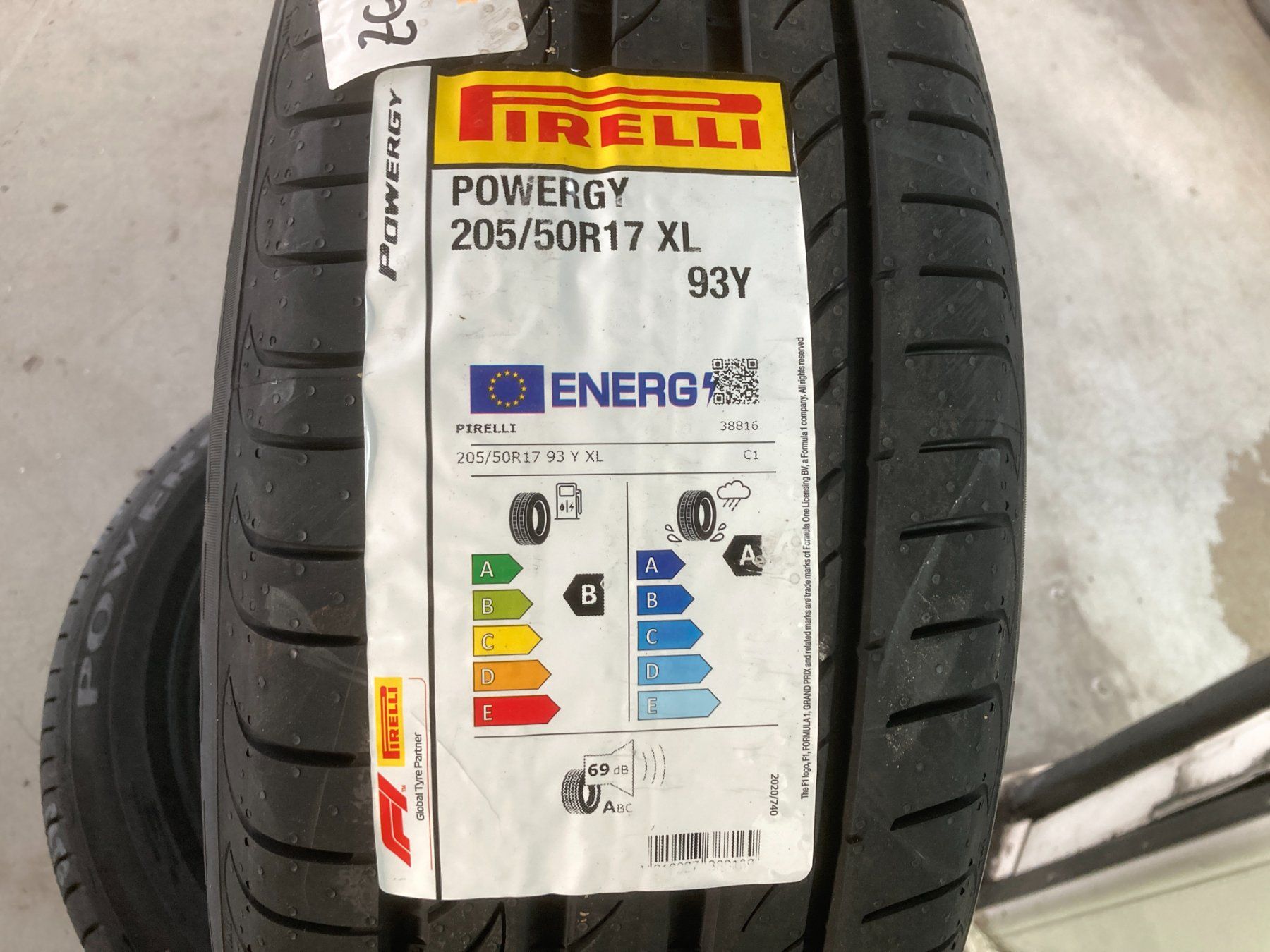 Pneus & Kompletträder: 205/50R17 Sommerpneu Pirelli – Neu und originalverpackt aus Cham von WB2223 5