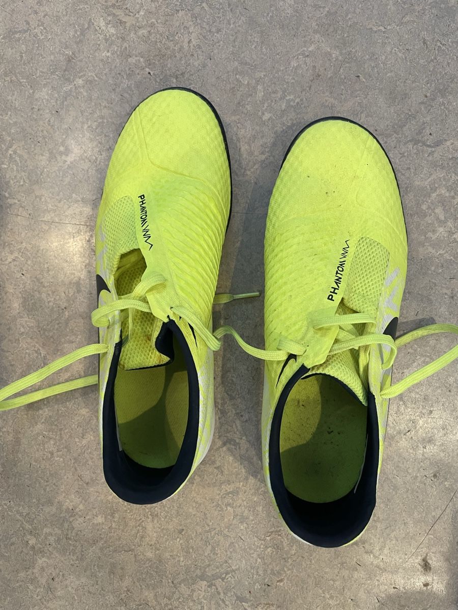 Nike Chaussures garçon: Nike PHANTOM – D'occasion à Wald AR par amanimalaika