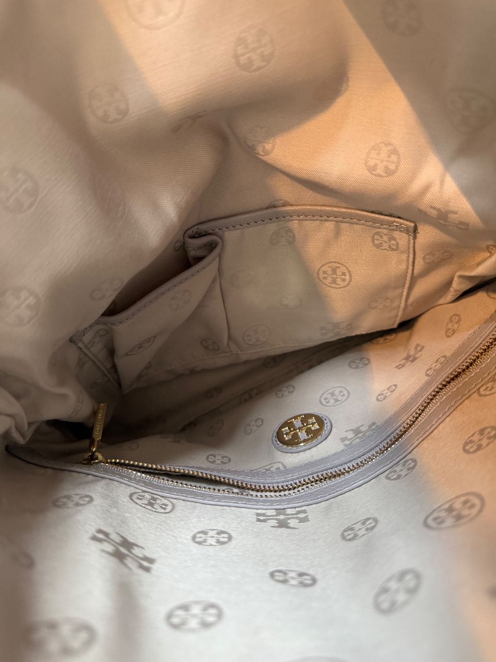 Tory Burch Borse da donna: Tory Burch Clutch, hellgrau, neuwertig, mit Staubbeutel – Nuovo (secondo la descrizione) da Lachen SZ venduto da schoenundgut 3