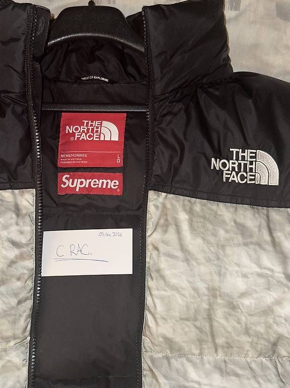 North Face Giacche: Supreme The North Face Paper Print Nuptse Jacket – Usato da Heiligkreuz (Mels) venduto da car_rt9w 1