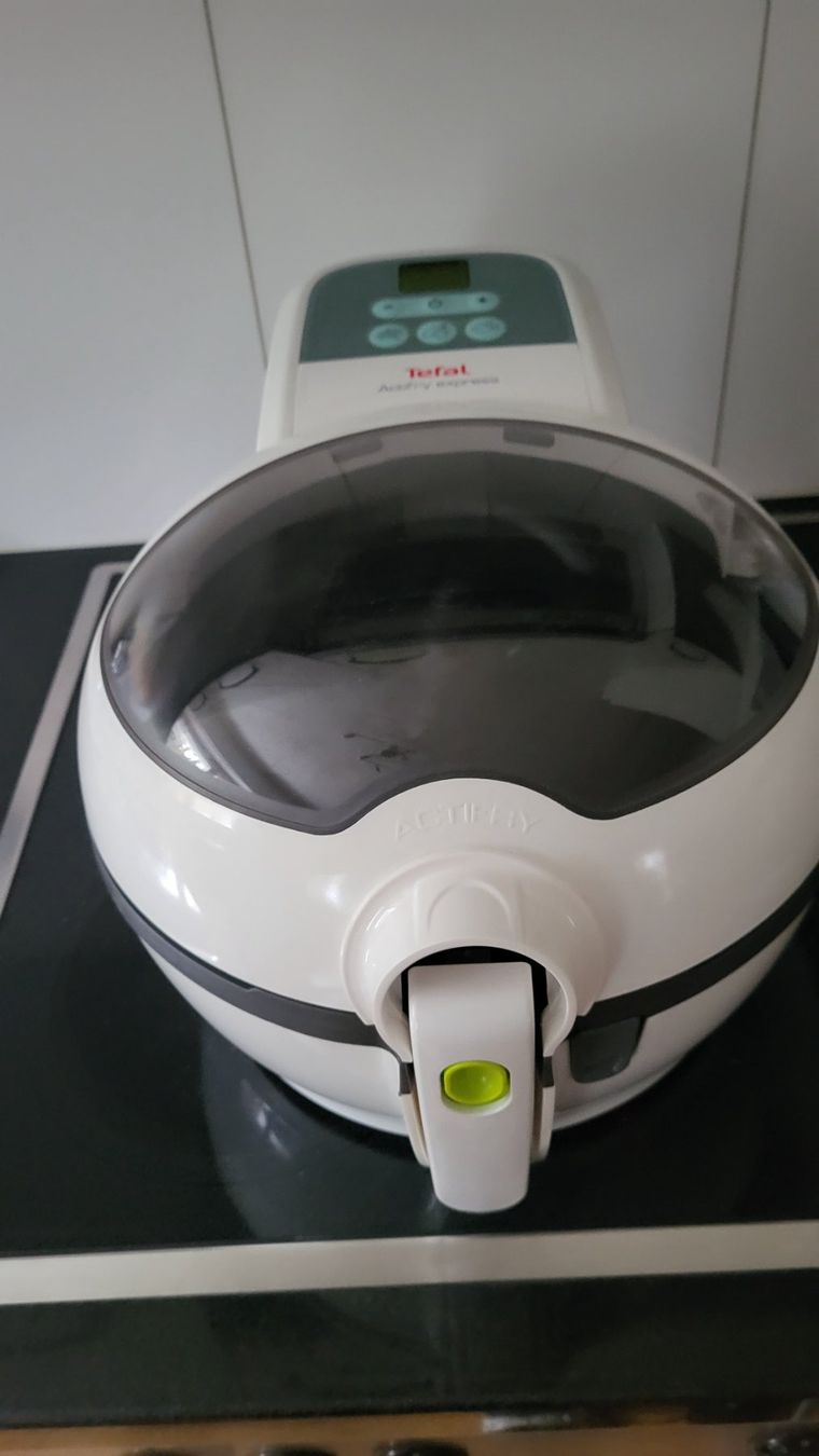 Tefal Elettrodomestici da cucina: Tefal Actifry Heissluftfritteuse weiss – Usato da Sevelen venduto da Cleo82 2