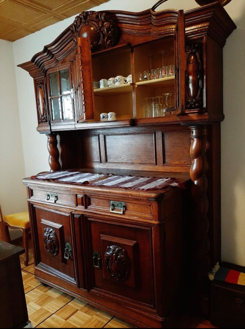Credenze: Antiker Buffetschrank und Kommode aus Massivholz Eiche – Usato da Trélex venduto da Sonvic 2