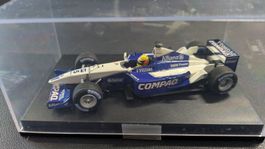 Formel 1 Modell BMW Williams FW22 in Vitrine