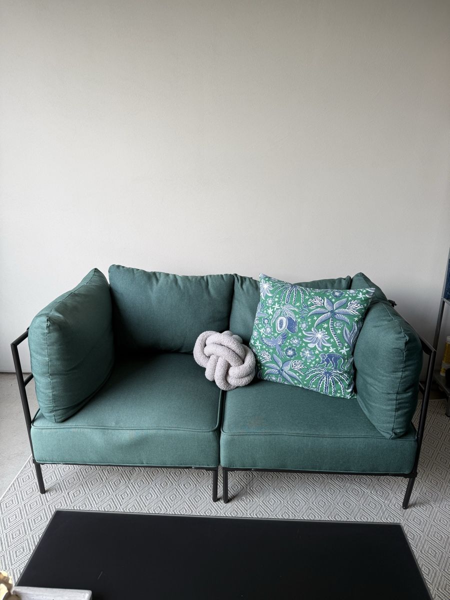 Sofas: 2 + 1 Garten Set: 2x 2-Seater Sofa + Coffee Table – D'occasion à Zürich par Du_9w2w 2