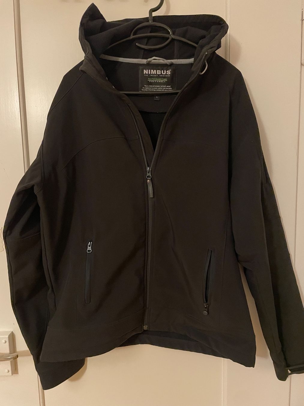 Vestes: Gr. L Nimbus Softshelljacke schwarz mit Kapuze – D'occasion à Winterthur par calbecht